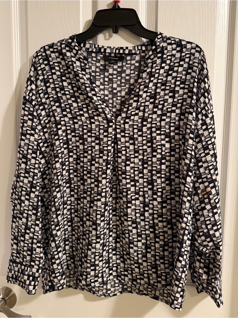 ALFANI Black and White Women’s Blouse